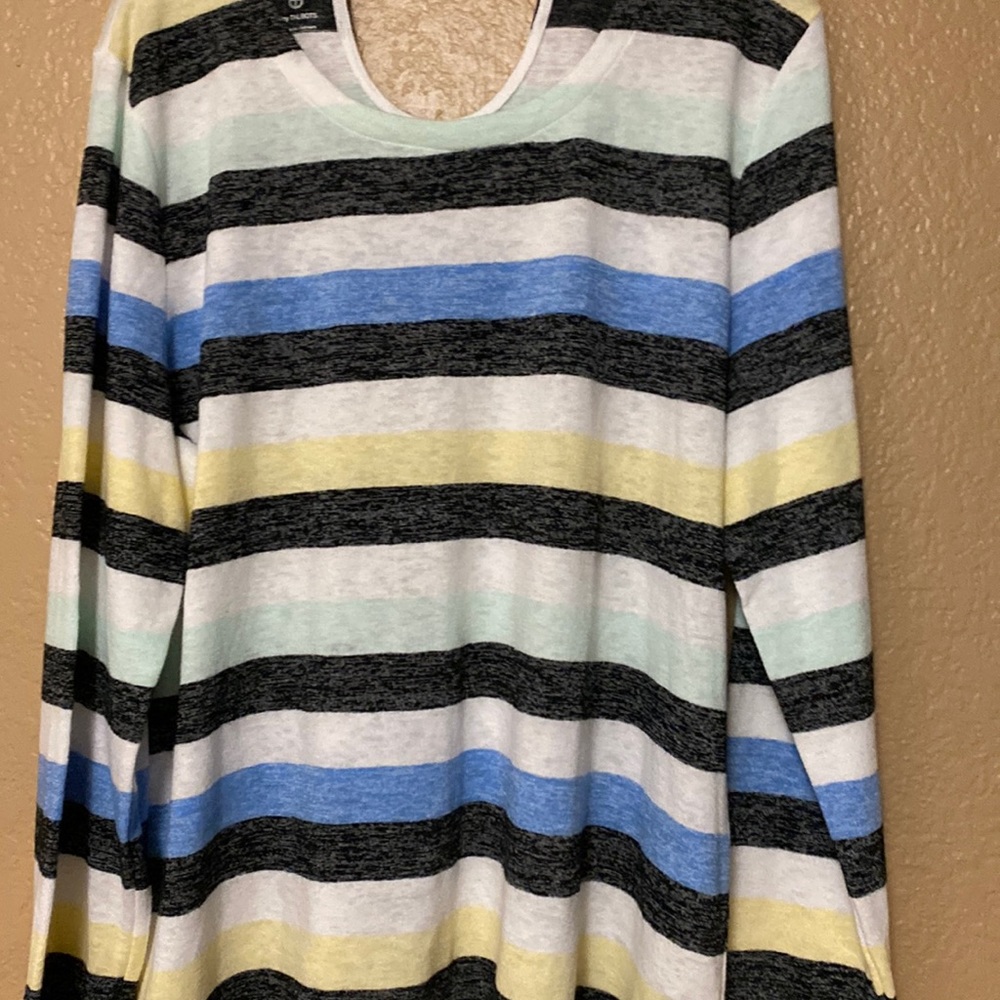 Cute top/ sweater